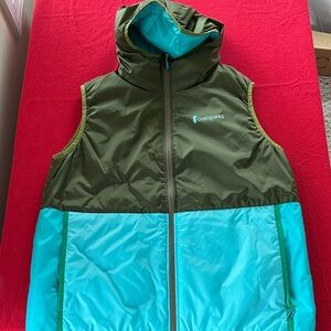 Cotopaxi Teca Calido Reversible Hooded Vest Layfette/Olive&Aqua, Size L NWOT